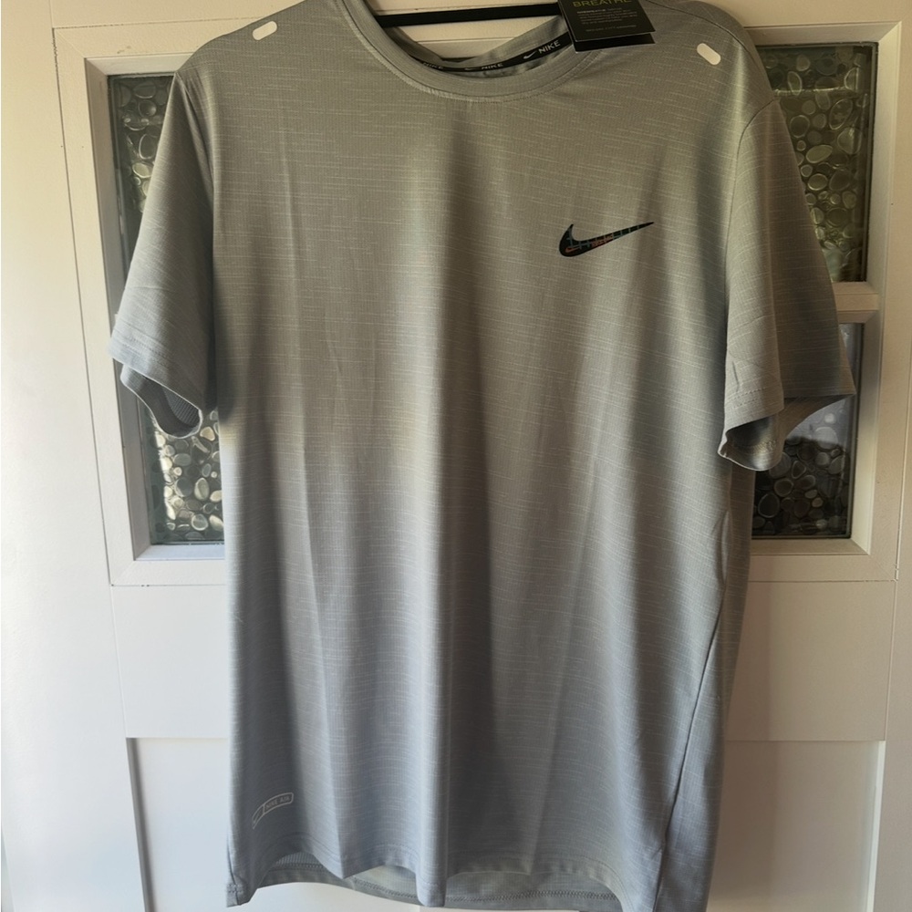 Nike Men's Short Sleeve Tee in Light Gray